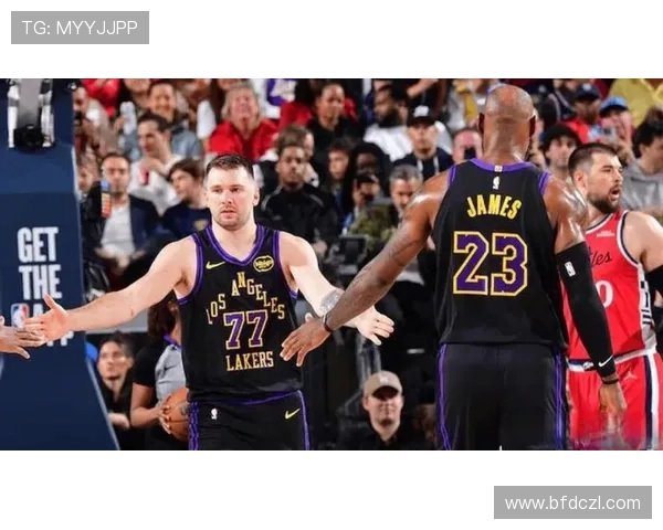 东契奇狂砍51分湖人力克公牛